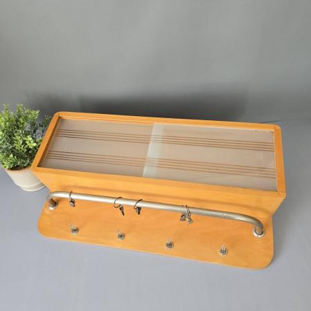 Wandschrank 50er mit Handtuchhalter & Glasfront