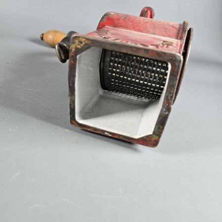 Antike Alexanderwerk Reibemaschine - Schwere Qualität Antike Alexanderwerk Reibemaschine - Schwere Qualität