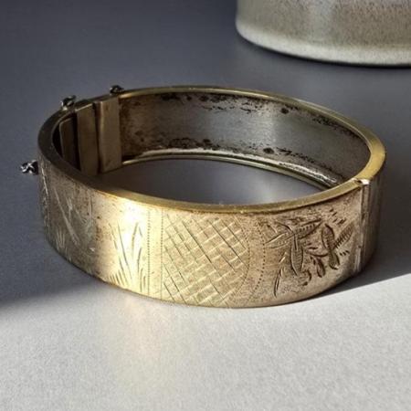 Preview: Versilberter Armreif mit Jugenstil Dekor