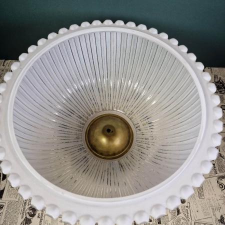 Große Deckenleuchte Glashütte Limburg - Plissiertes Opalglas mit Messing - 40cm Durchmesser