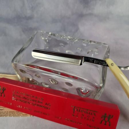 Rasiermesser Zwilling Friodur INOX 89 1/2 in roter Kunststoffbox mit Anleitung
