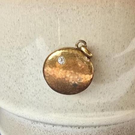 Antikes Medaillon mit Steinchen - Schaumgold