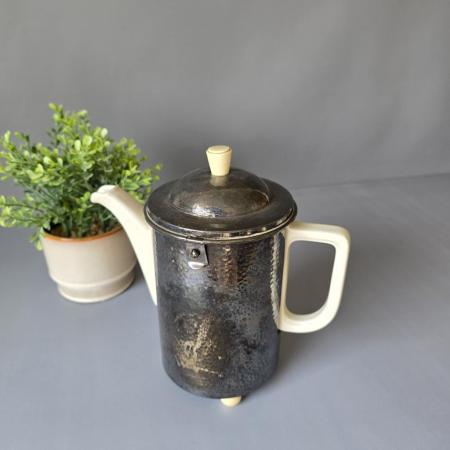 Preview: WMF 'Thermisol' Isolierkanne - Hammerschlag versilbert - Bauhaus Ära