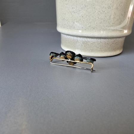 Trauerschmuck - Brosche aus Messing und Gagat - Blüten um 1930