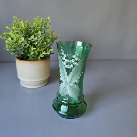 Antike Grünglas Vase um 1900 mit Maiglöckchendekor