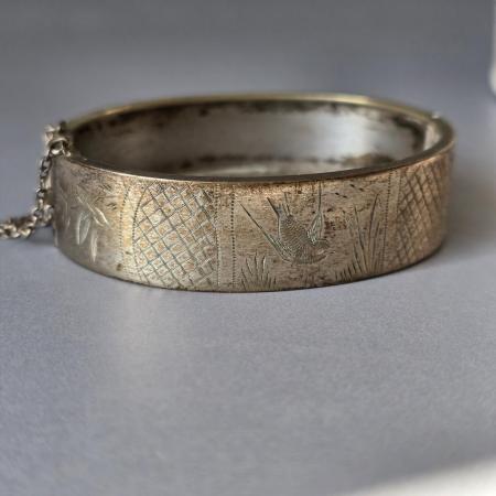 Versilberter Armreif mit Jugenstil Dekor