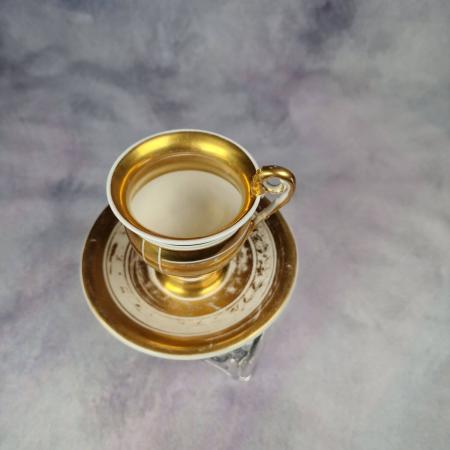 Biedermeier Tasse mit Golddekor