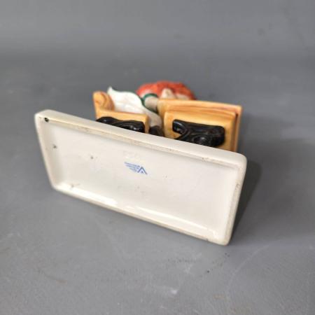 Hummel Goebel Figur von 1958 - Charlot Byj 19 - Rothaariges Mädchen in der Schule