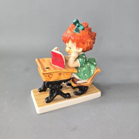 Hummel Goebel Figur von 1958 - Charlot Byj 19 - Rothaariges Mädchen in der Schule