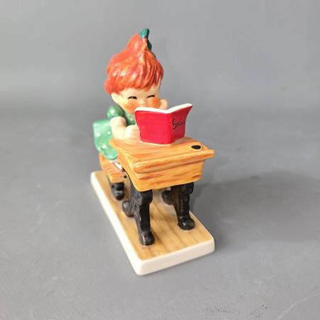 Hummel Goebel Figur von 1958 - Charlot Byj 19 - Rothaariges Mädchen in der Schule