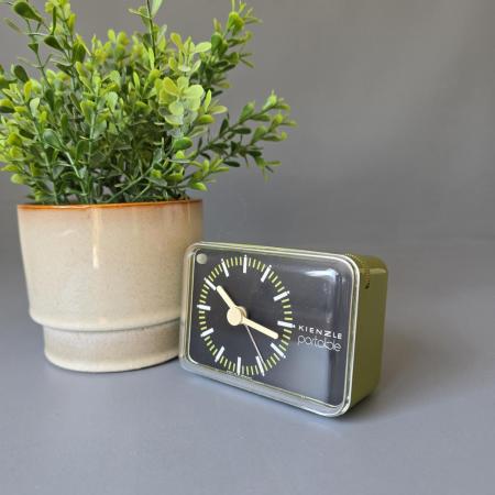 Wecker - Kienzle Portable in grün aus 70er Jahren