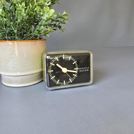 Wecker - Kienzle Portable in grün aus 70er Jahren