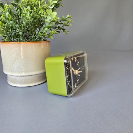 Wecker - Kienzle Portable in grün aus 70er Jahren