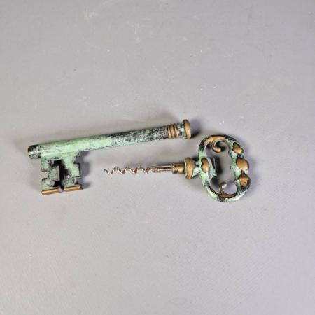 XXL Korkenzieher mit Flaschenöffner - Schlüssel Messing grün patiniert