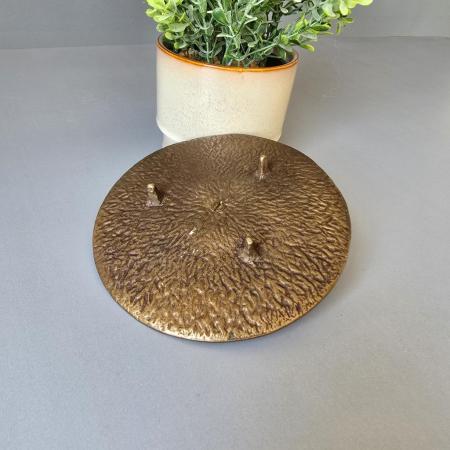 Runder Kerzenständer aus Messing - sakral