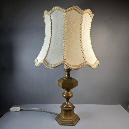 Schwere Tischlampe aus Messing mit Lederschirm