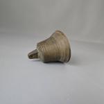 Kleine Bronze Glocke, mit Zahl 12, dunkle Patina